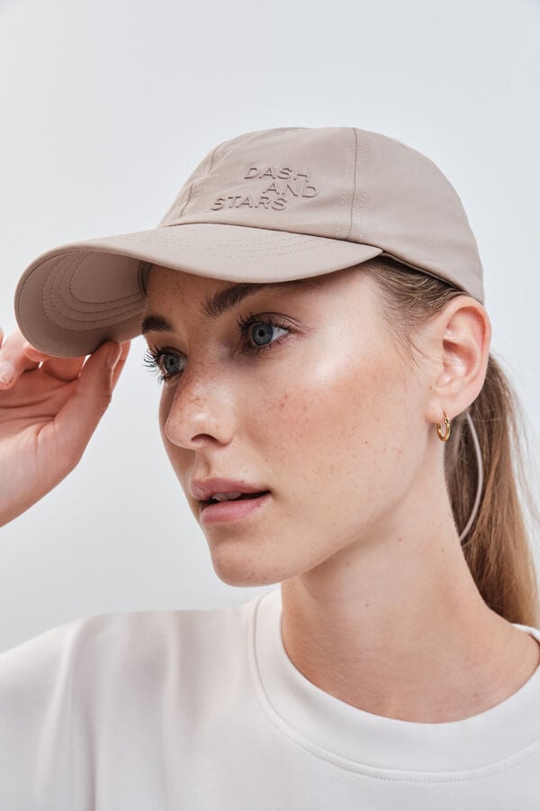 Dash and Stars Braon sportska kapa sa logom nude