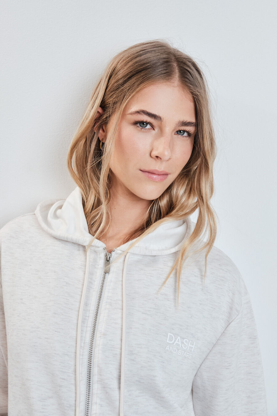 Chaqueta capucha viscosa suave gris