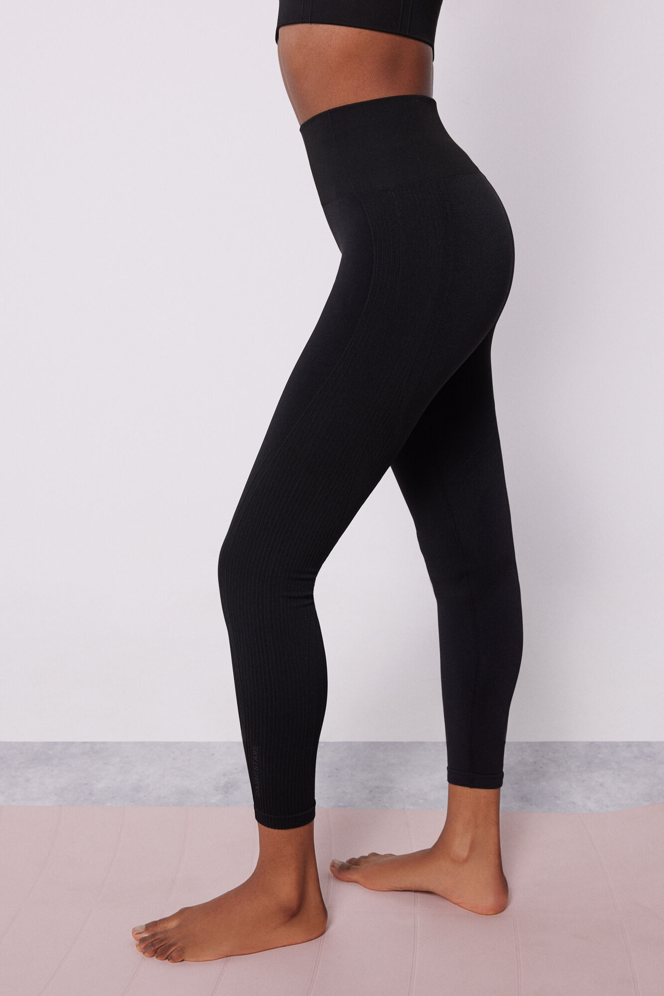 Black Textured Leggings – Yuyii Collection Inc