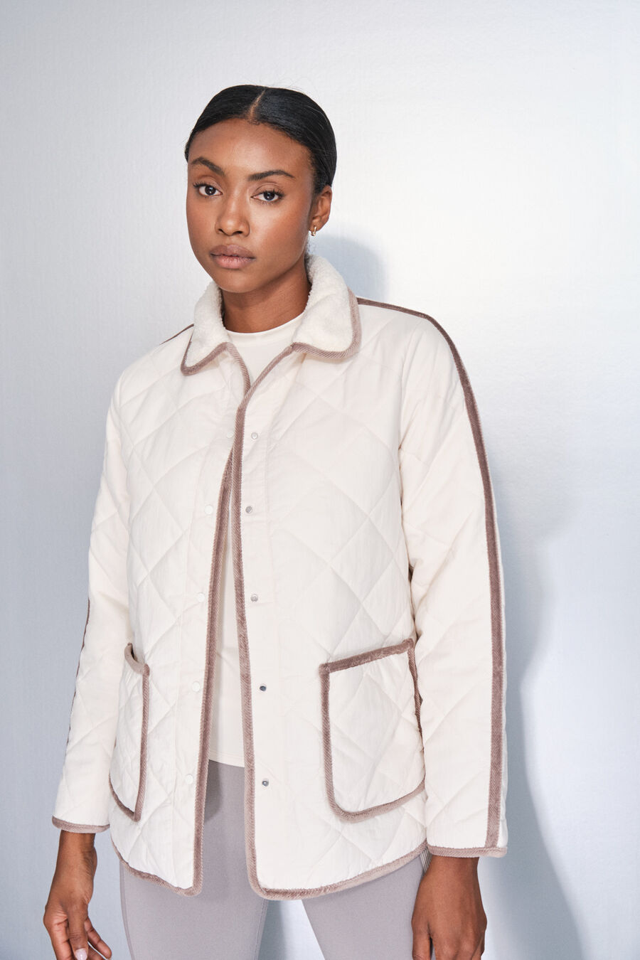 Chaqueta acolchada rombos beige