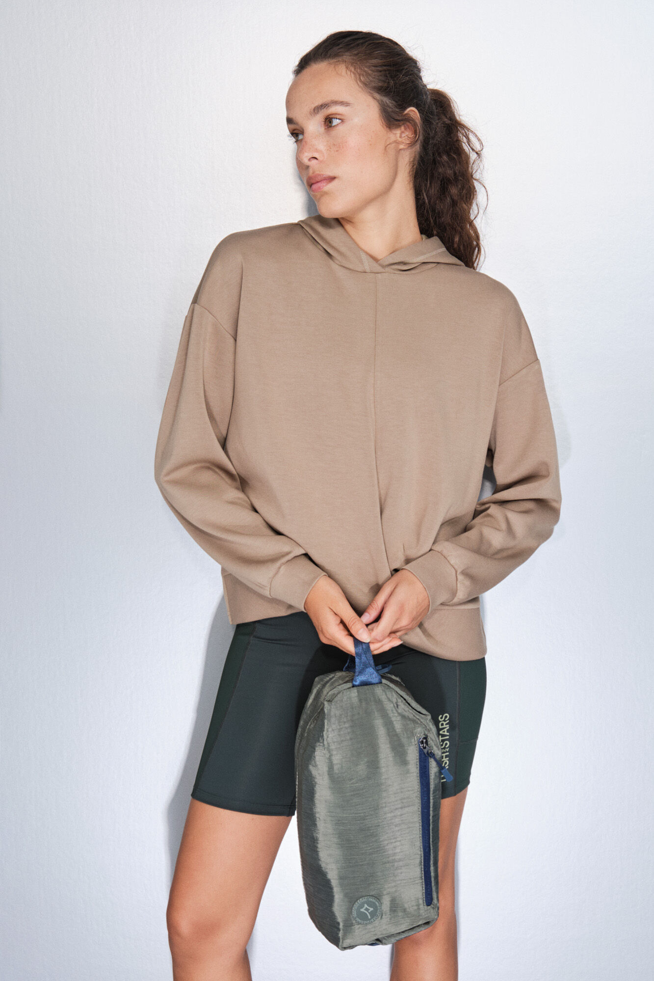 Dash and Stars Satinado kaki najlonska ta&scaron;na po&scaron;tanska torba