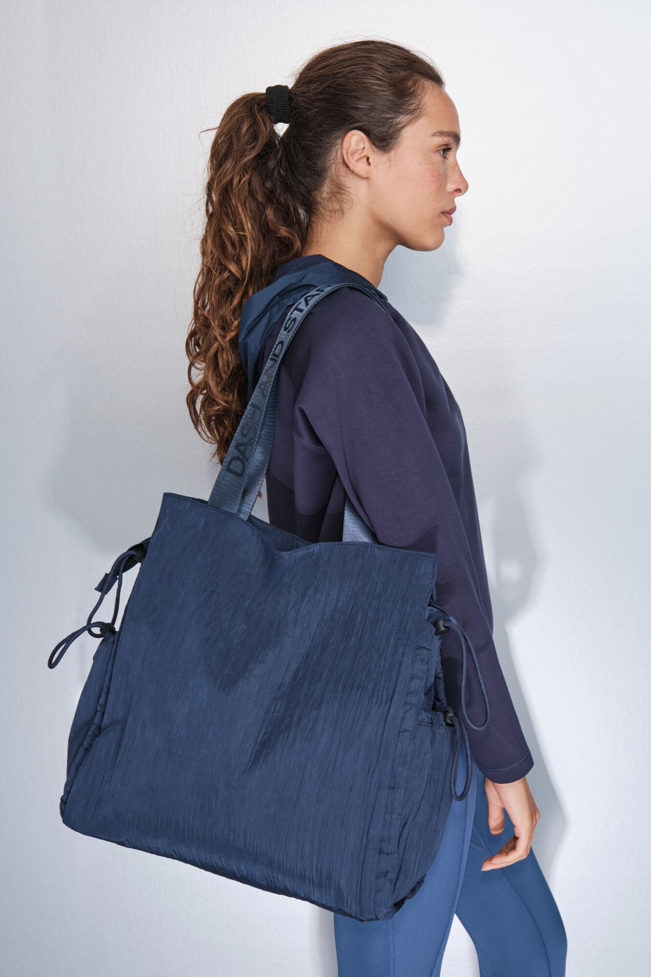 Dash and Stars Plava satinado najlonska ta&scaron;na