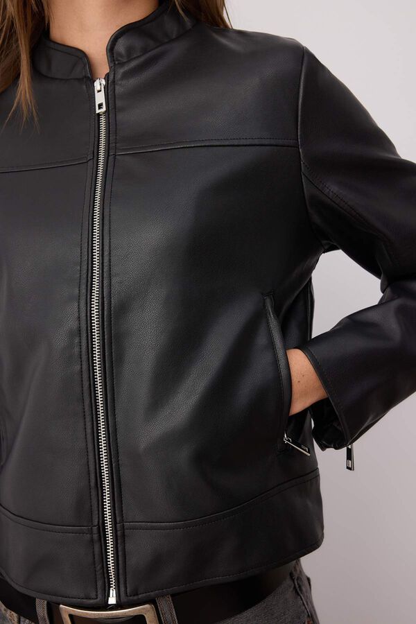 Trendyol Blus&atilde;o motard efeito pele preto