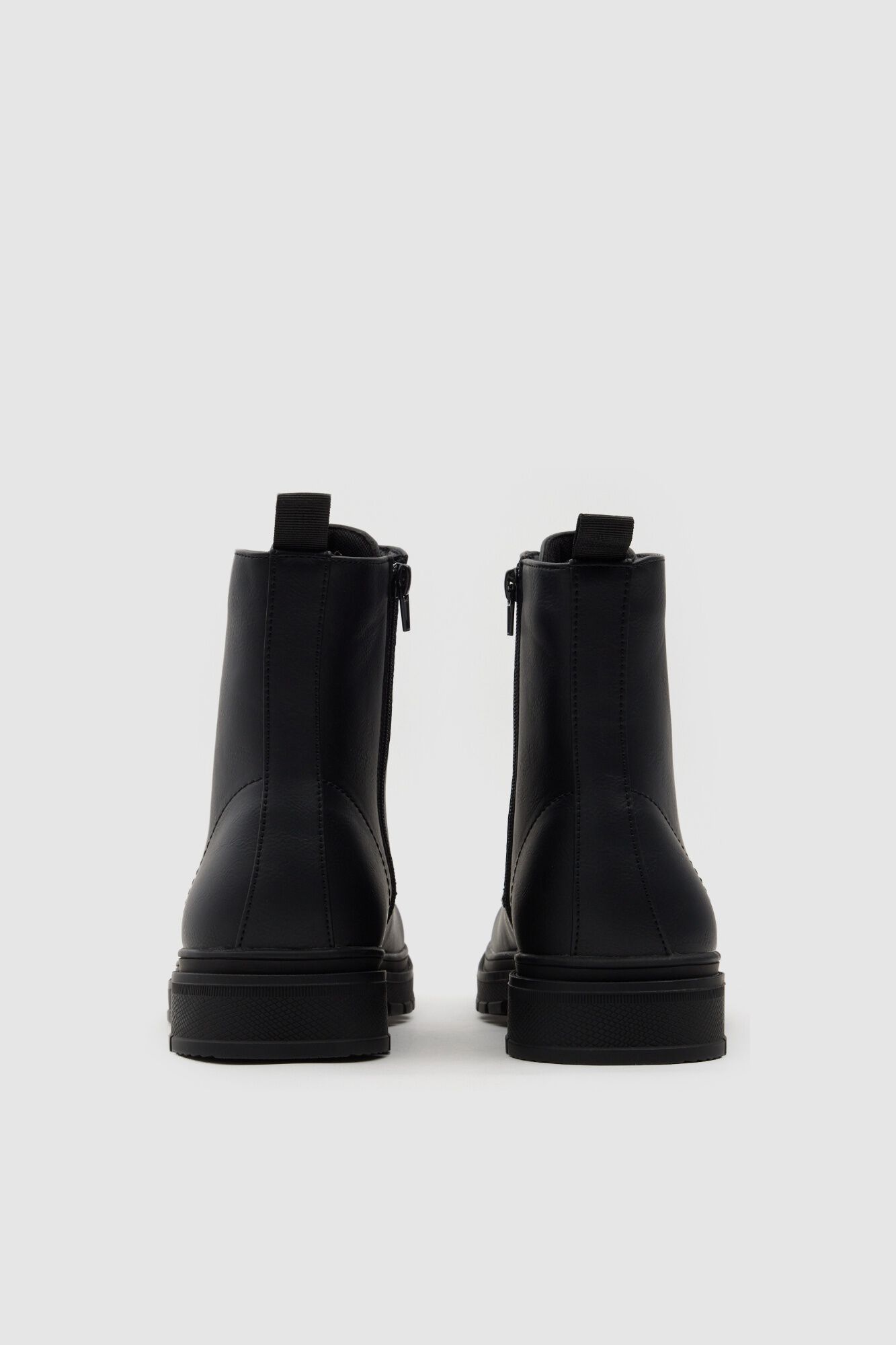 Inside Botas estilo militar com atacadores