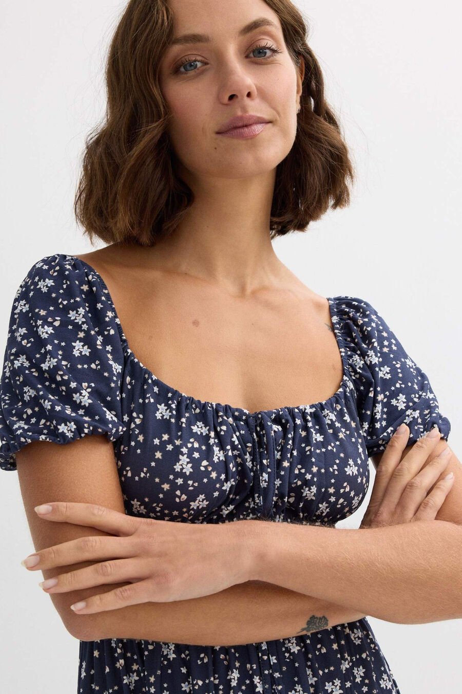 Vestido midi manga abullonada