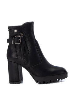 Springfield Women's ankle boot with heel and platform by the brand Xti. fekete