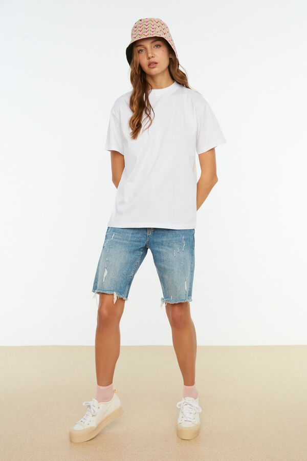 Trendyol Camiseta b&aacute;sica corte regular manga corta blanco