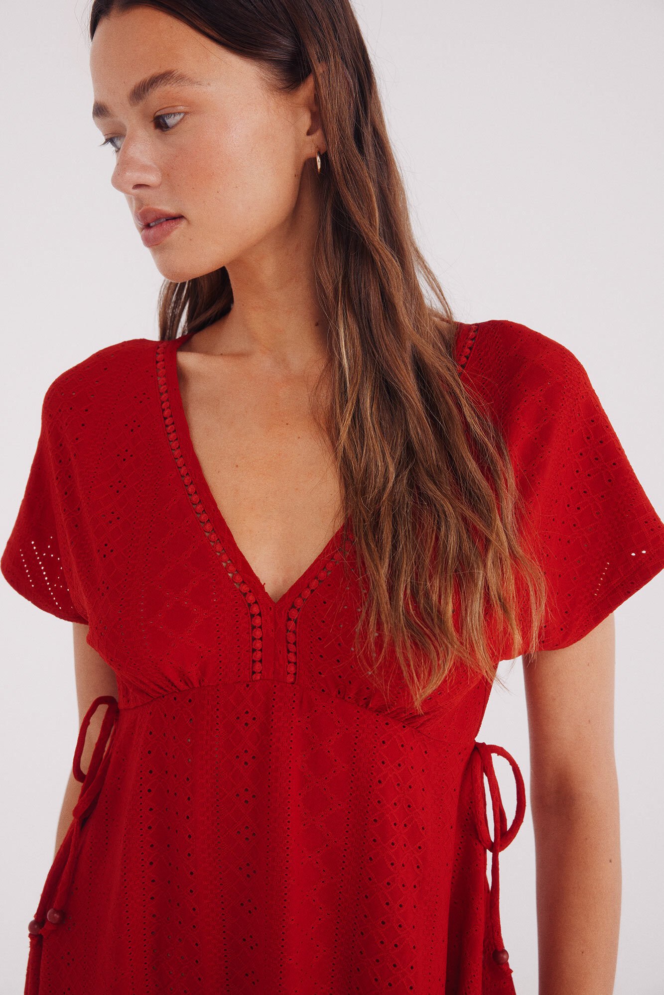 Springfield Majica sa &scaron;vajcarskim vezom i ma&scaron;nama u struku