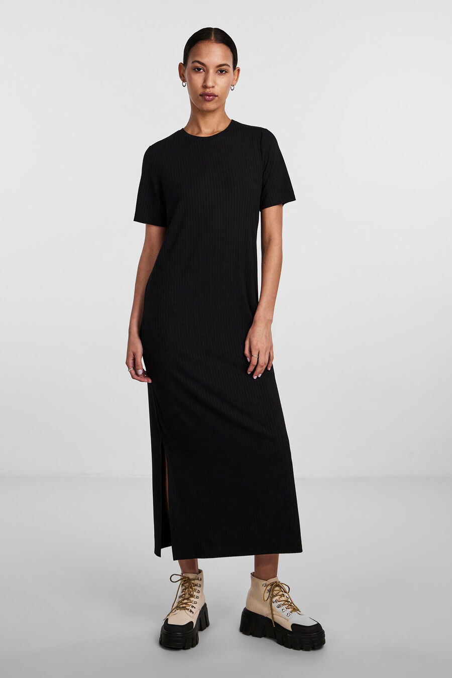 Vestido midi manga corta