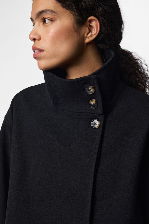 Pieces Chaqueta cuello alto chimenea negro