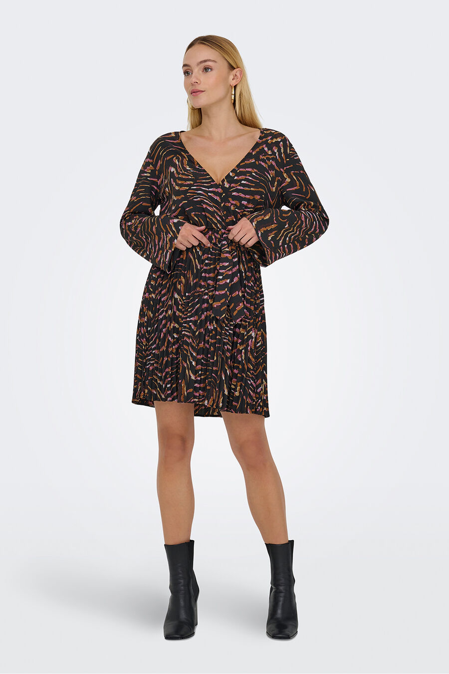 Vestido corto plisado