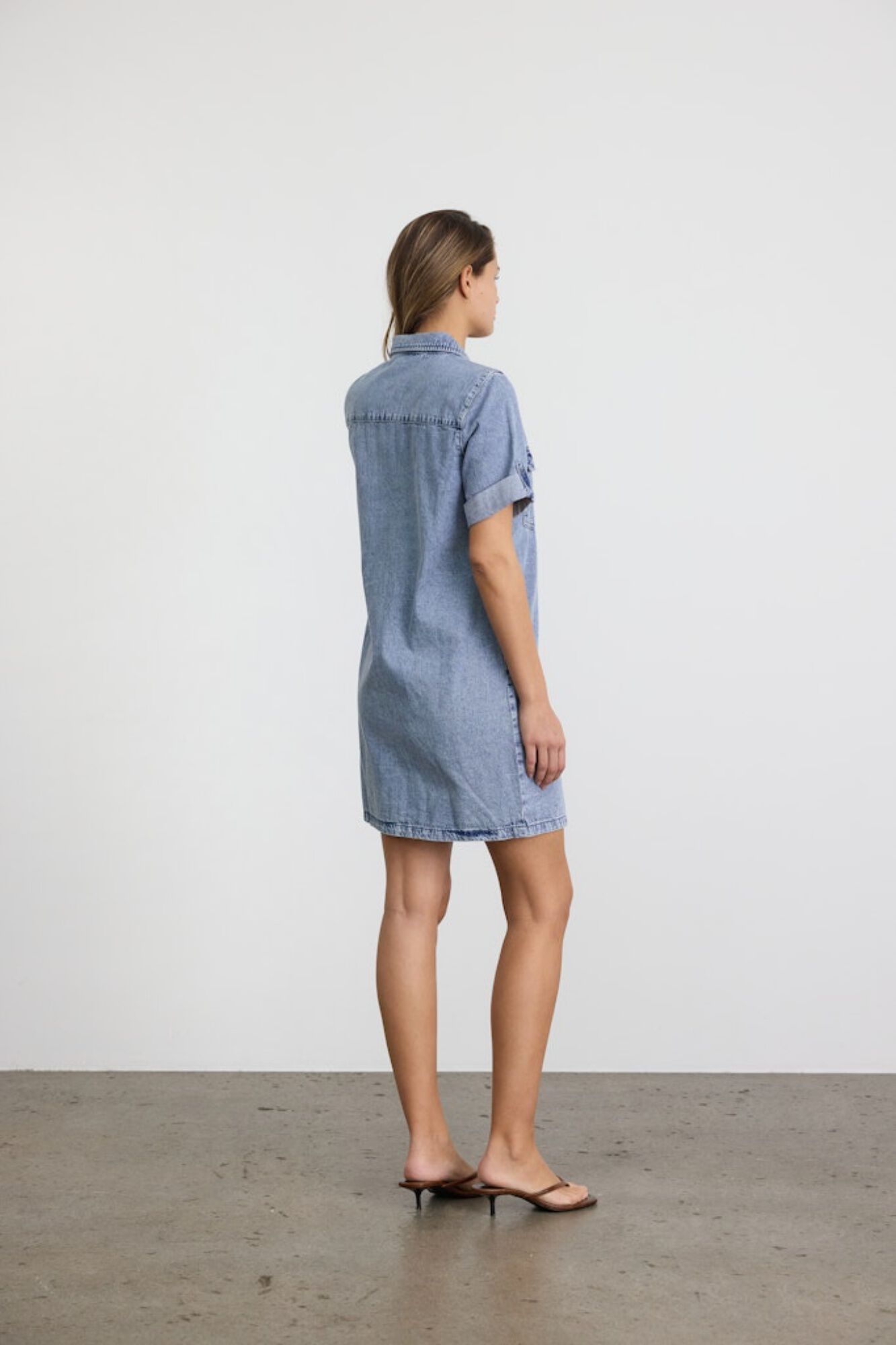 Noisy May Vestido curto de ganga com manga curta, gola e bolsos frontais