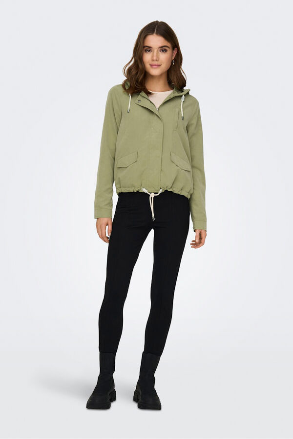 Only Parka corta con capucha verde