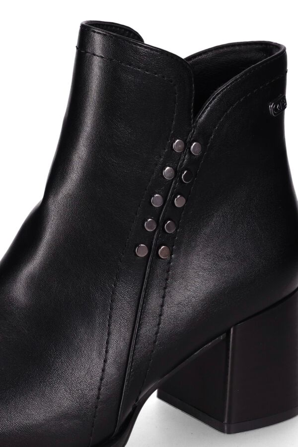 Chika 10 Side rivet ankle boots black