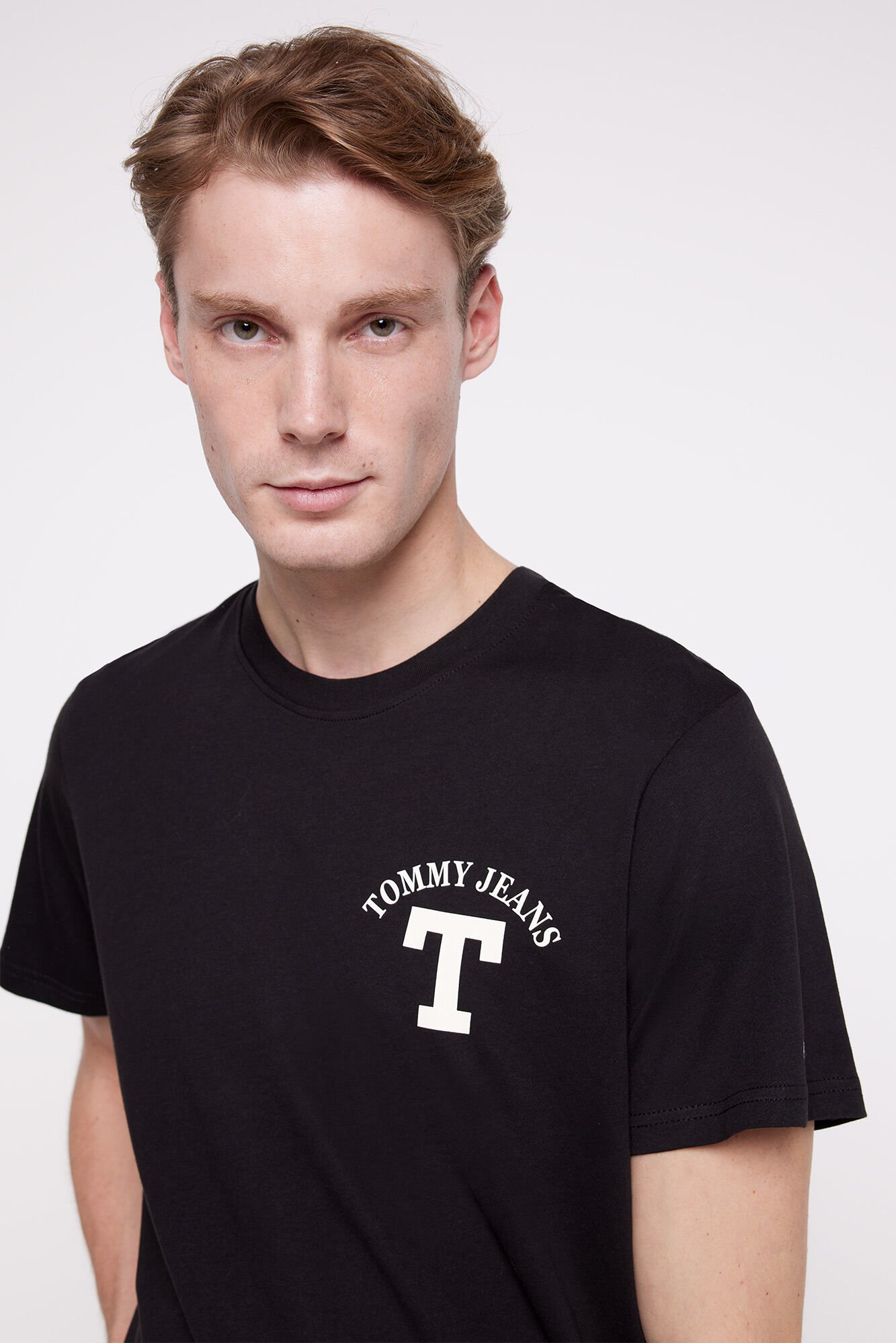 Black tommy deals jeans t shirt