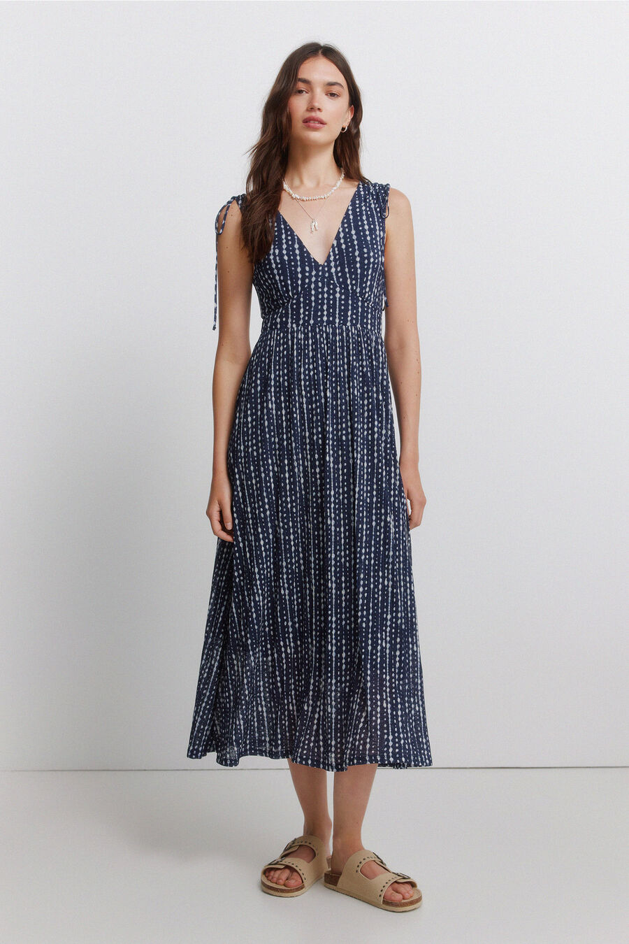 Vestido tirantes frunces hombros