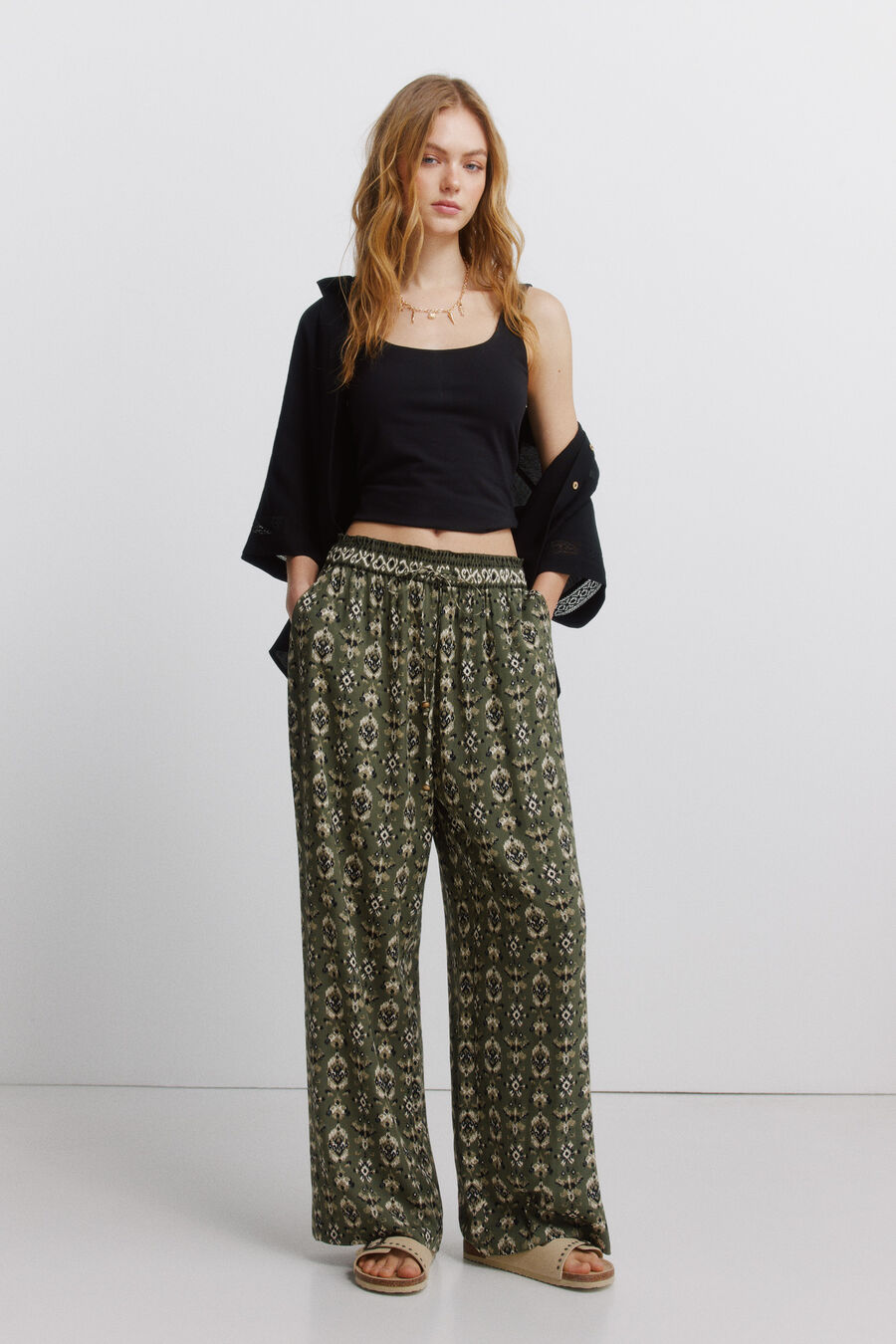 Pantalón estampado rústico cordón