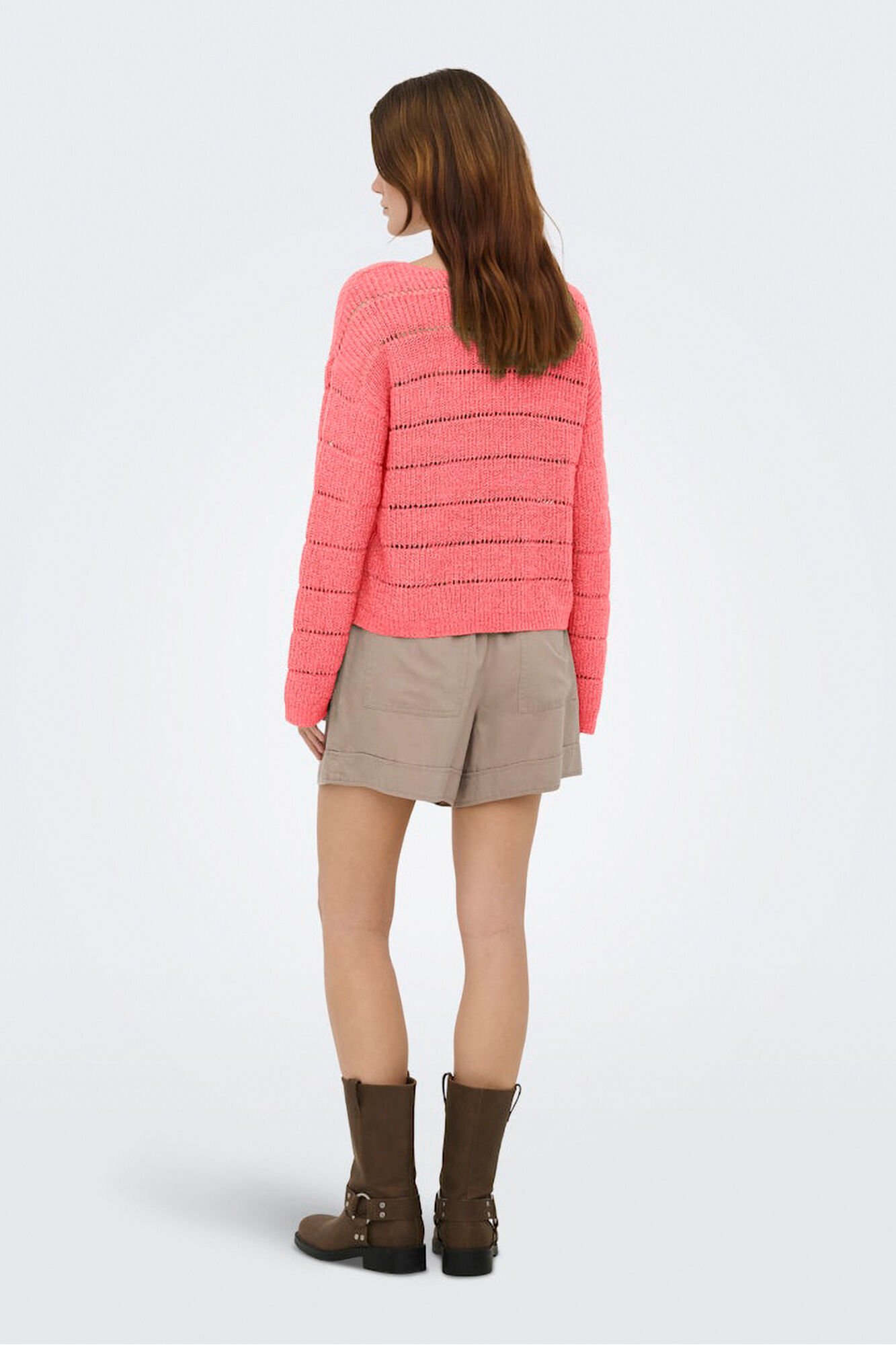 Only Camisola com detalhes vazados.<br/>- Gola em bico.<br/>- Manga comprida.<br/>- Regular fit.<br/>