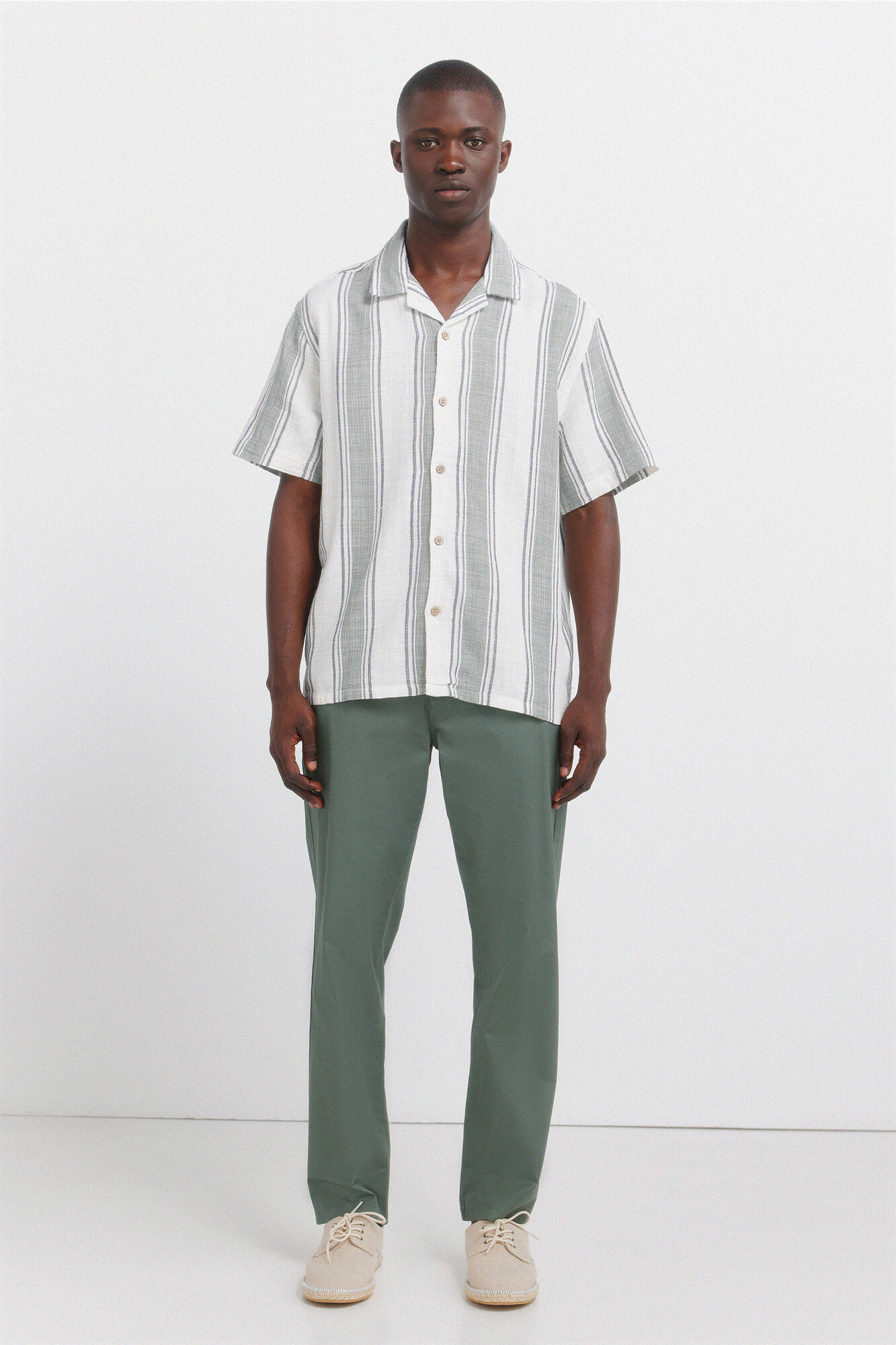 Springfield Cal&ccedil;as chino leves e confort&aacute;veis slim fit