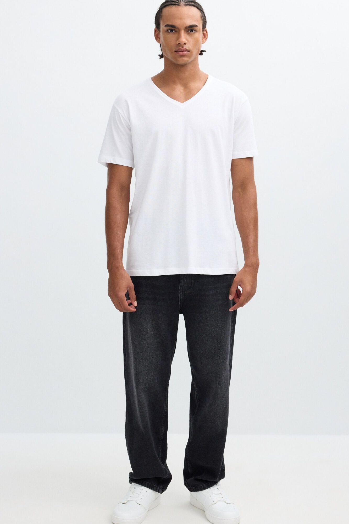 Inside T-shirt gola em bico