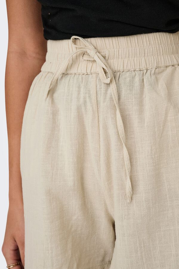 Only Shorts con lazada beige