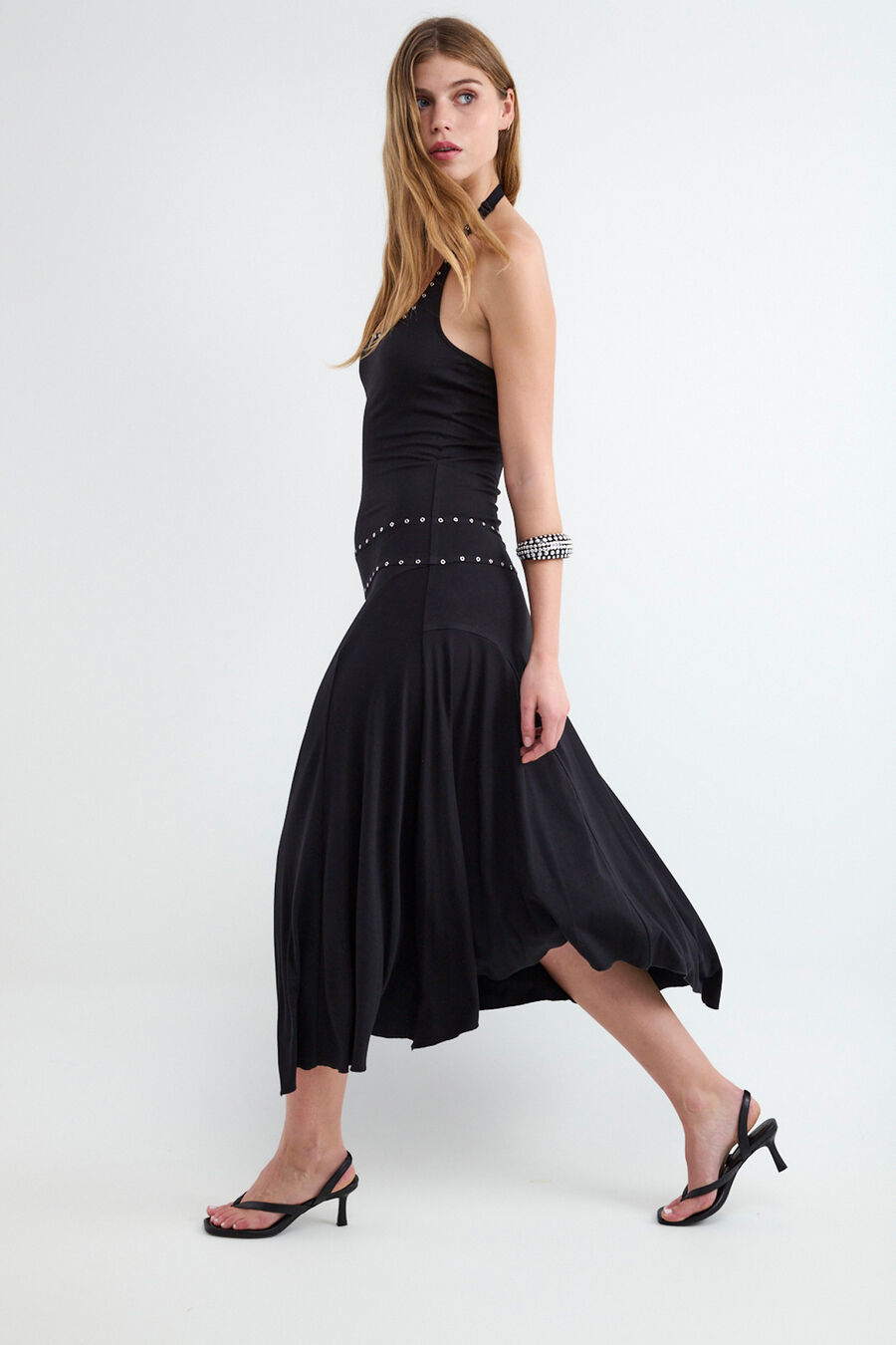 Vestido midi halter tachuelas