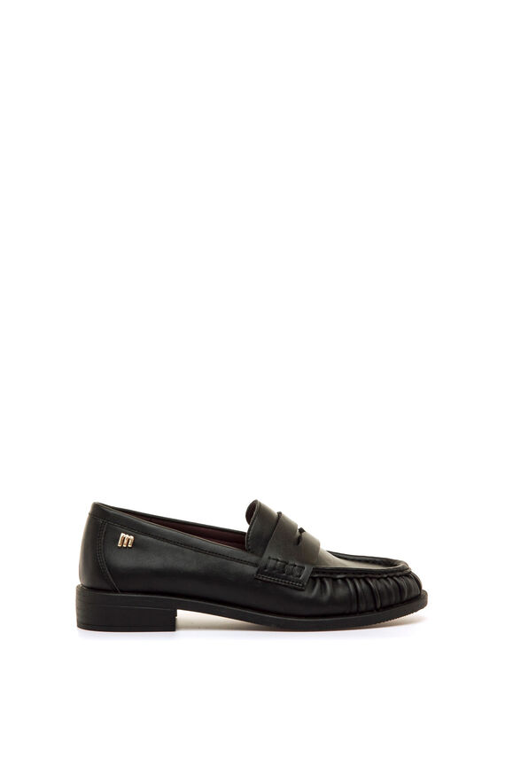 Botines tipo mocasín con suela plana