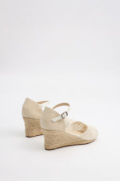 Inside Sand&aacute;lias cunha bordadas fechadas