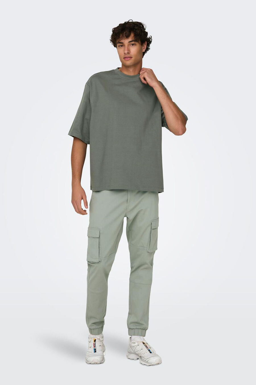 Pantalón cargo tapered fit