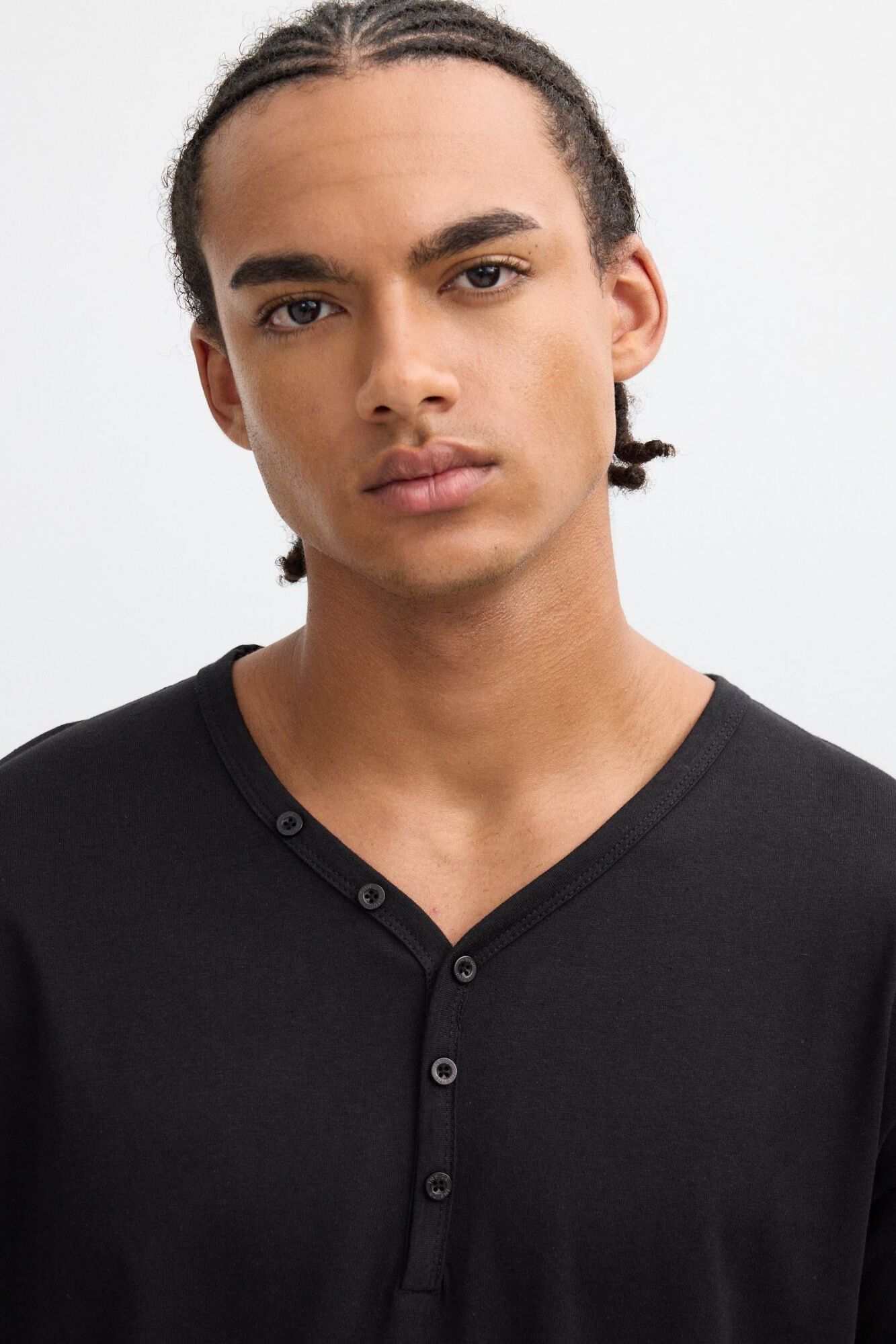 Inside T-shirt com bot&otilde;es