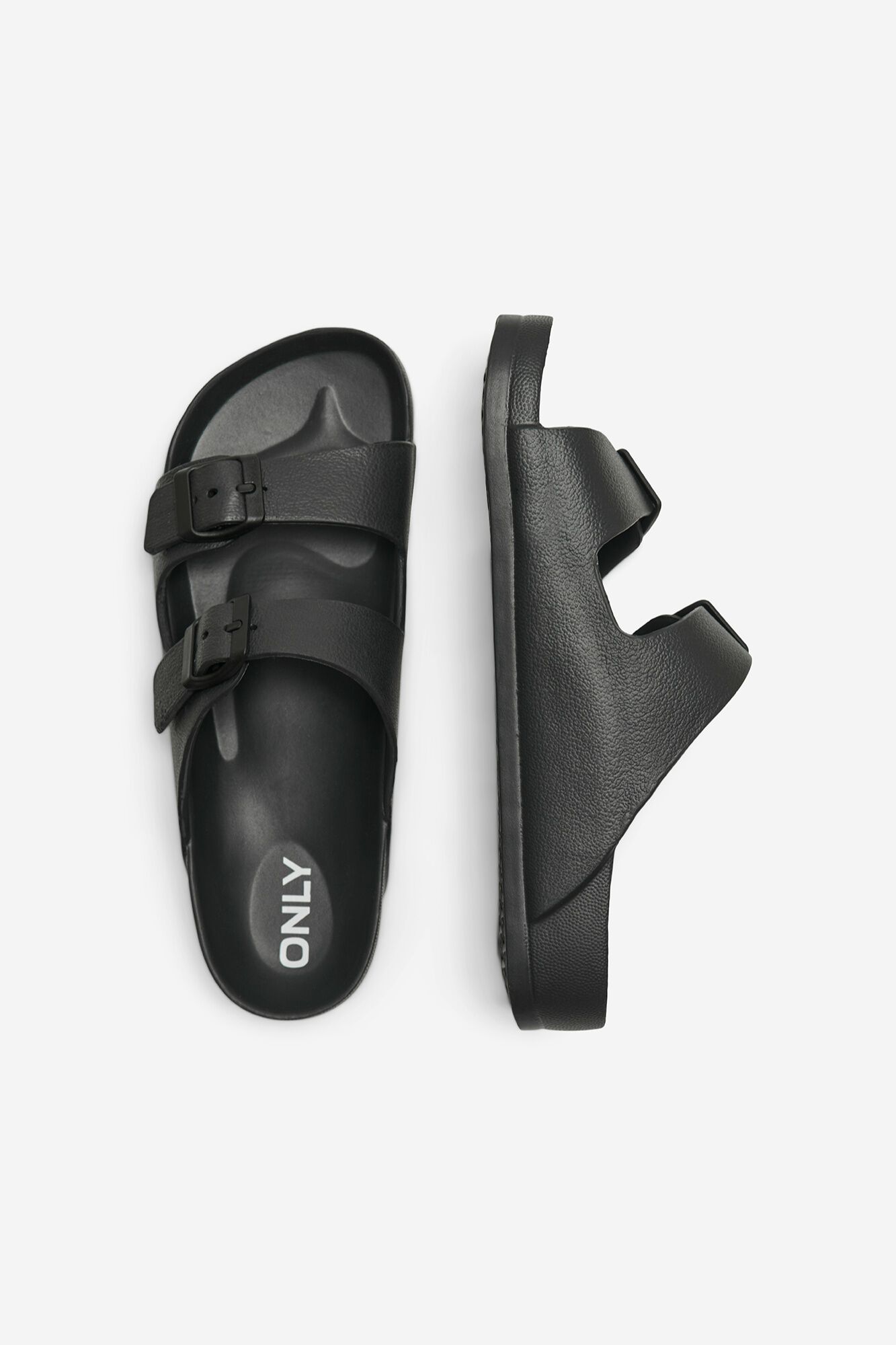 Only Sand&aacute;lia rasa