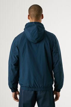 Pepe Jeans Cortavientos con logo en el pecho.