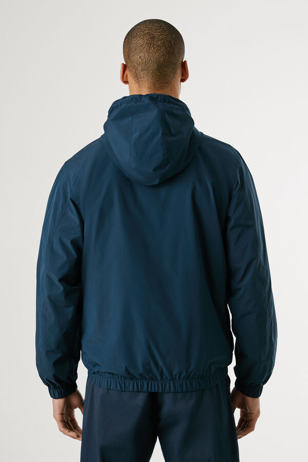 Pepe Jeans Cortavientos con logo en el pecho. azul