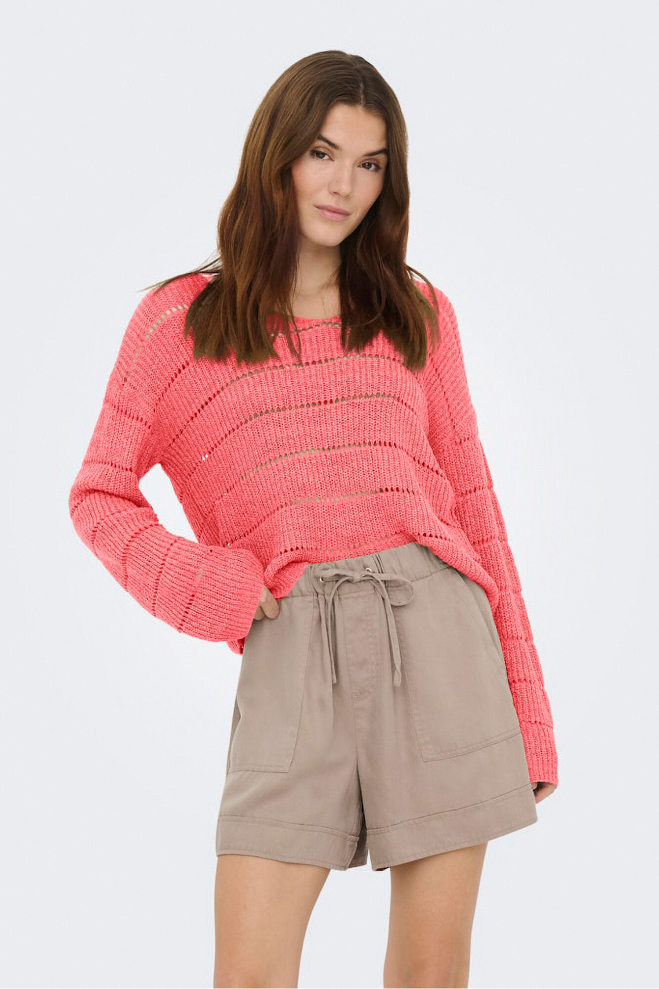 Only Camisola com detalhes vazados.<br/>- Gola em bico.<br/>- Manga comprida.<br/>- Regular fit.<br/>