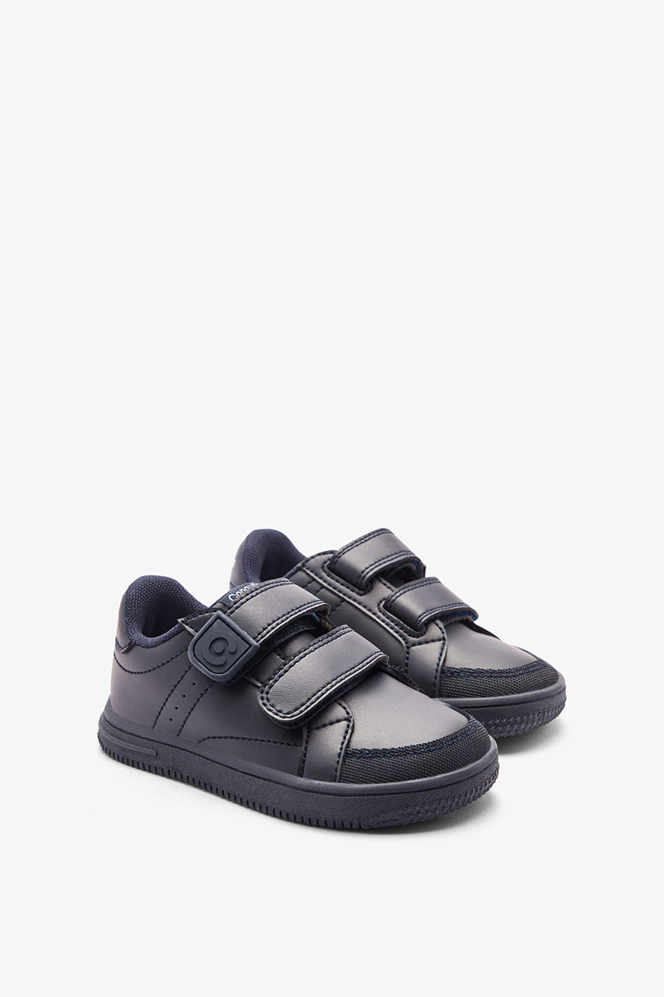 Conguitos Os cal&ccedil;ados escolares esportivos Goflex, brancos e ecol&oacute;gicos, s&atilde;o a melhor op&ccedil;&atilde;o para os pequenos aproveitarem a escola com conforto e liberdade. Com um design esportivo e contempor&acirc;neo, oferecem flexibilidade total, forma larga e biqueira espa&ccedil;osa