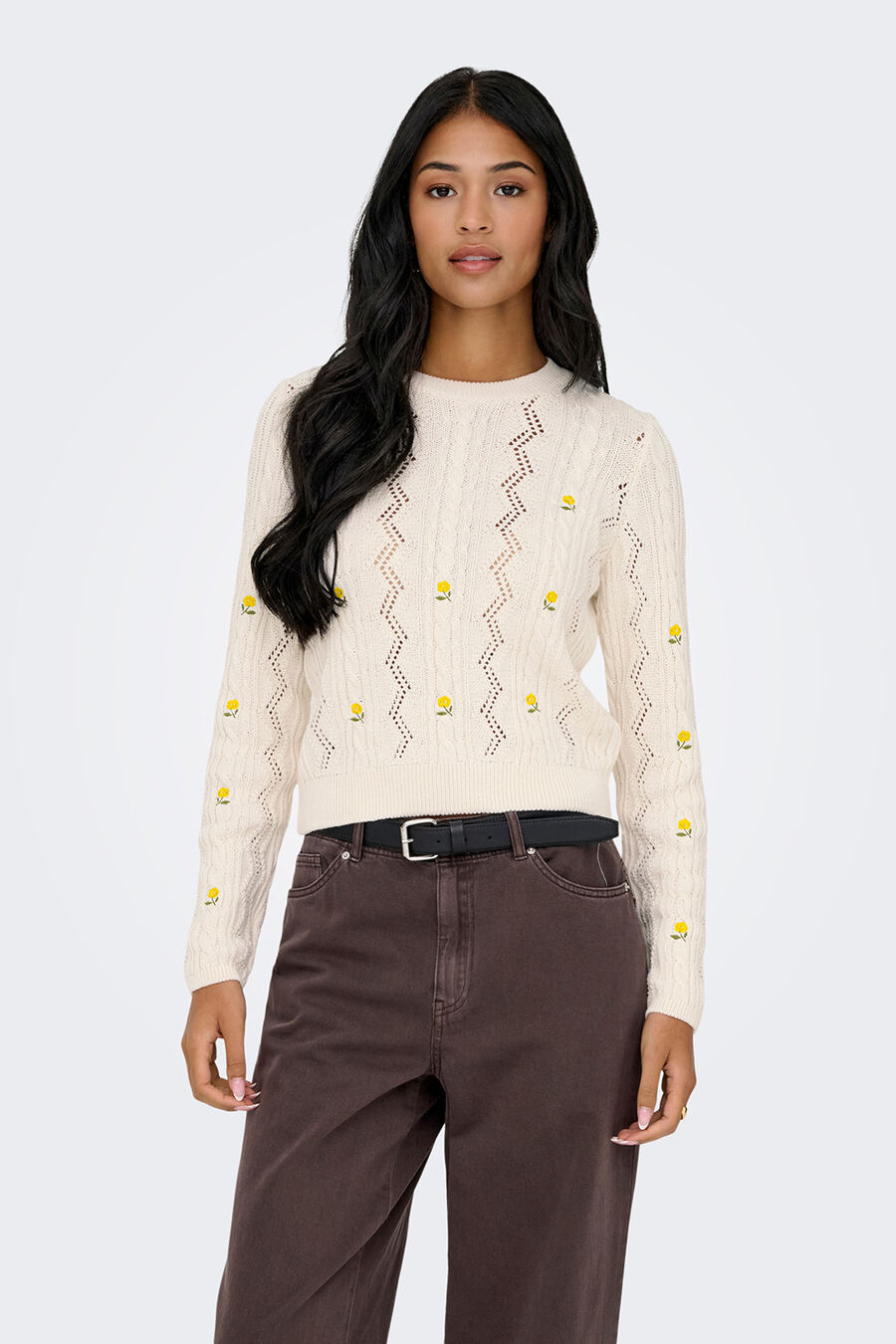 Jersey con calados y bordados