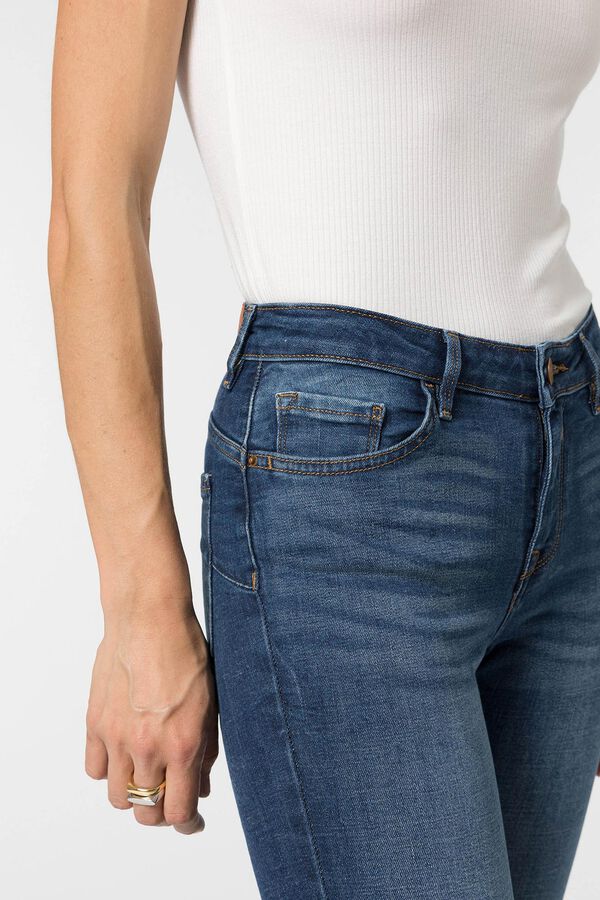 Jeans Skinny Secret Slim Cintura Alta Push em Lavado Médio
