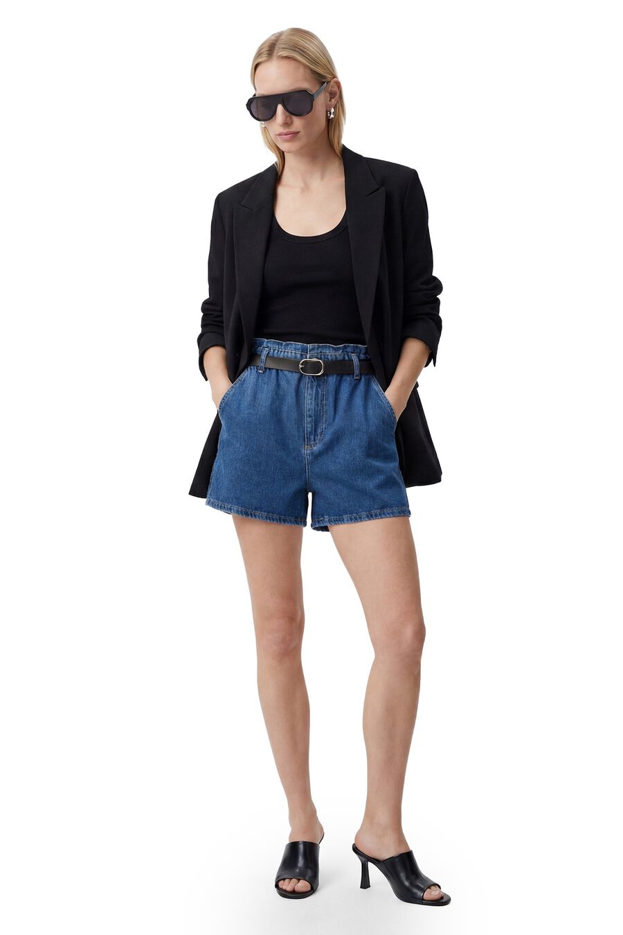 Shorts denim talle alto con cinturón