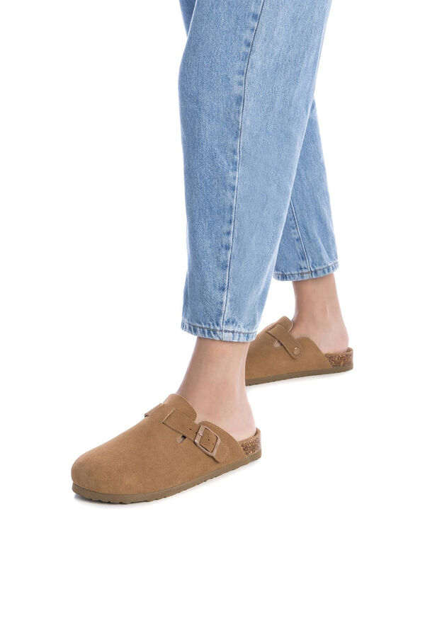 XTI Split leather clog mink