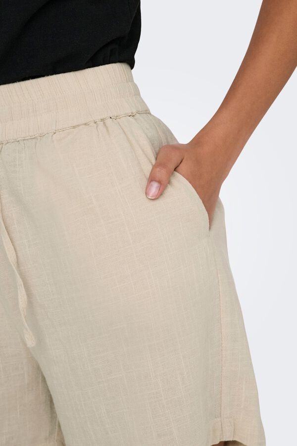 Only Shorts con lazada beige