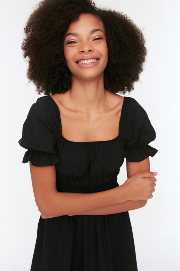 Trendyol Vestido midi com mangas bufantes preto