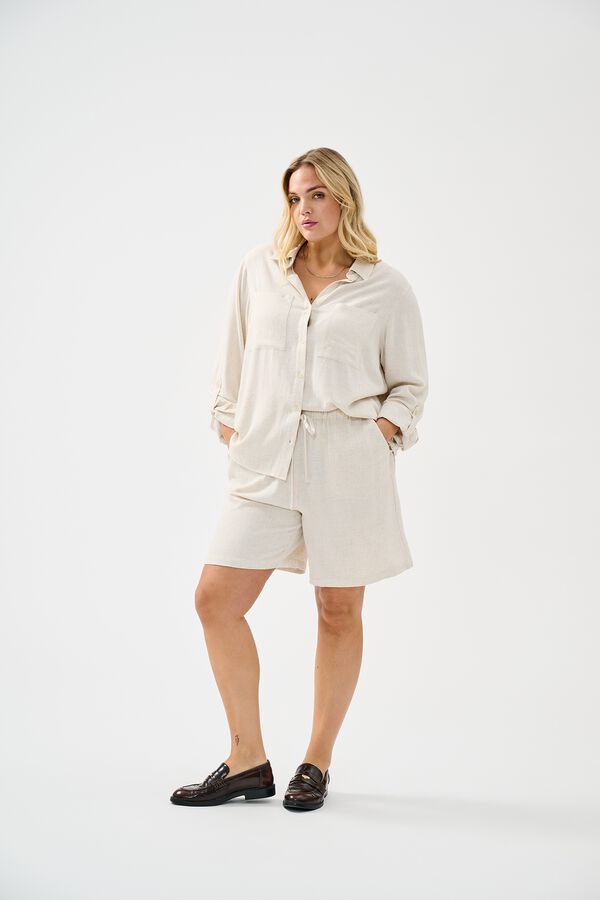 Only Carmakoma Shorts fluidos talla grande beige