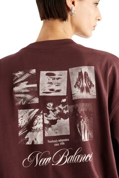 New Balance Camiseta oversize con gr&aacute;fico central