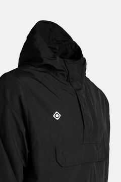 Izas Windjacke mit Kapuze