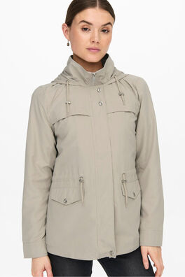 Parka corta con capucha