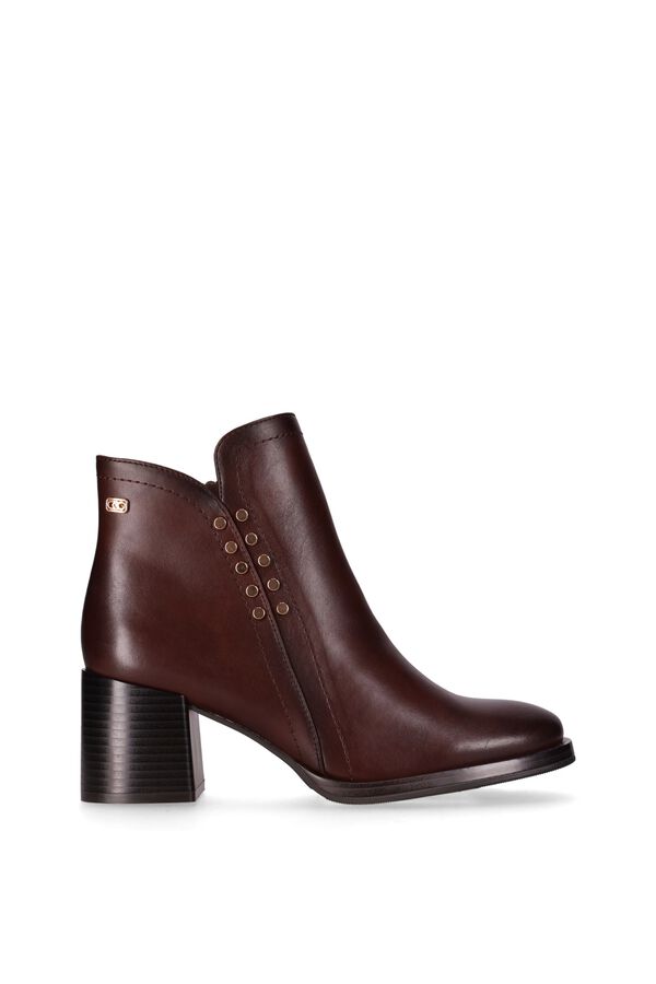Chika 10 Side rivet ankle boots nude