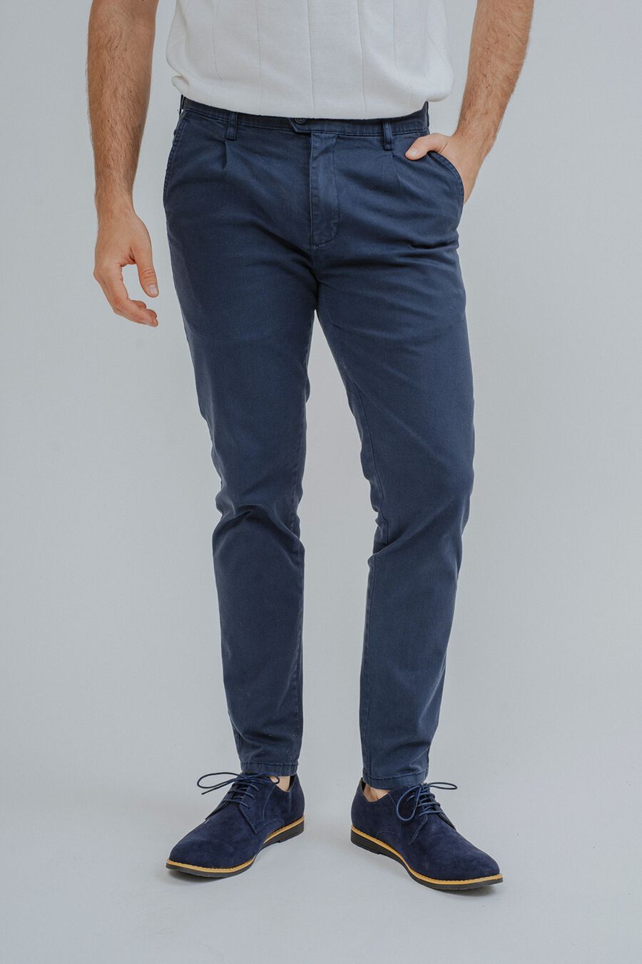 Pantalón chino con pinzas