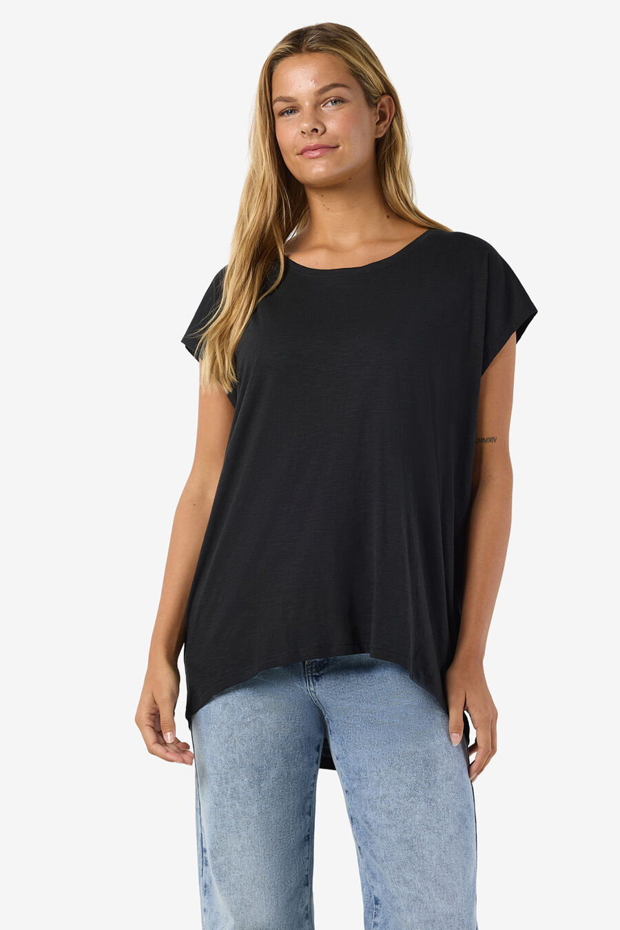 Camiseta de manga corta con cuello redondo