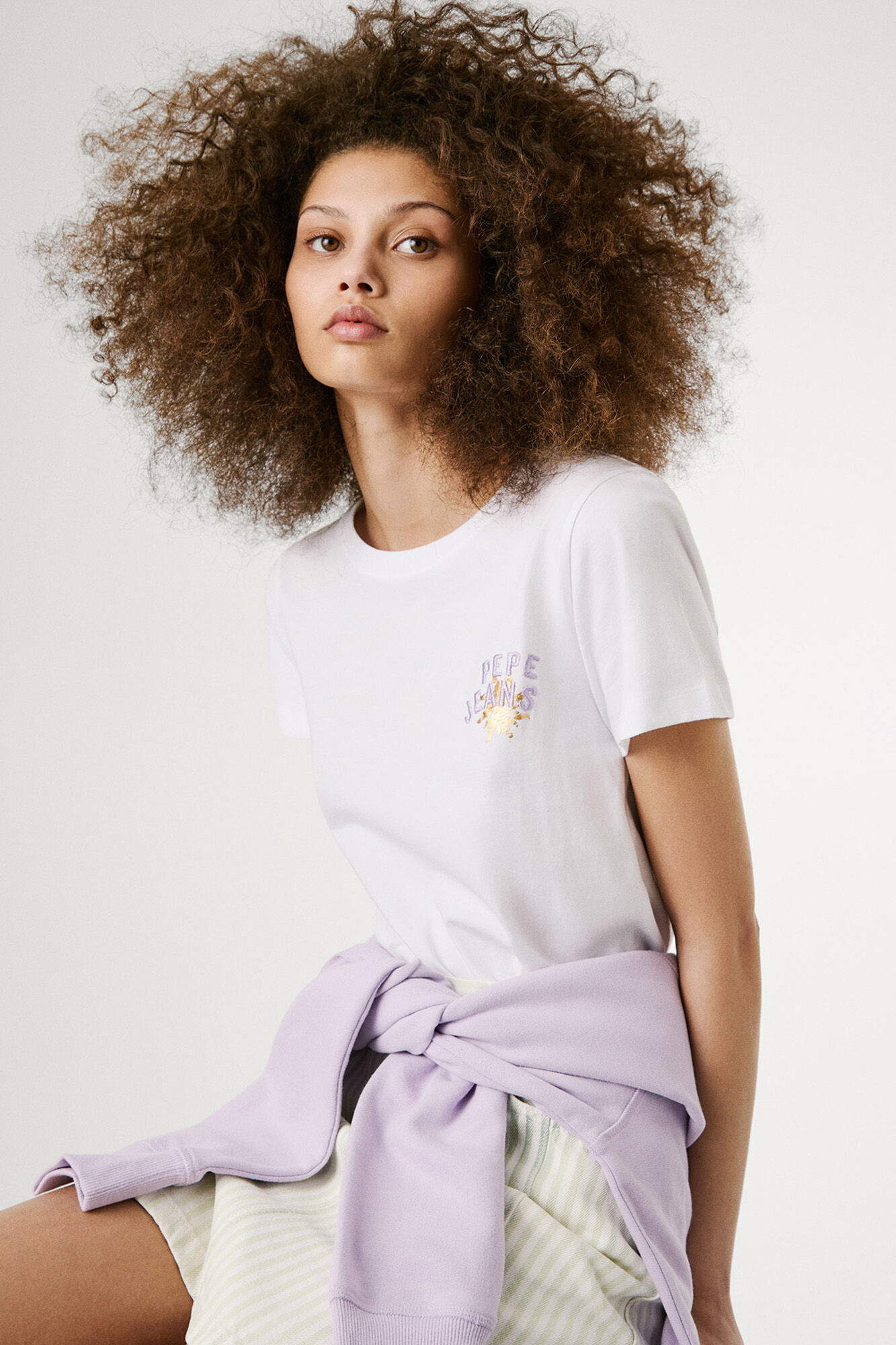 Pepe Jeans Camiseta manga corta con logo bordado y dibujo trasero.