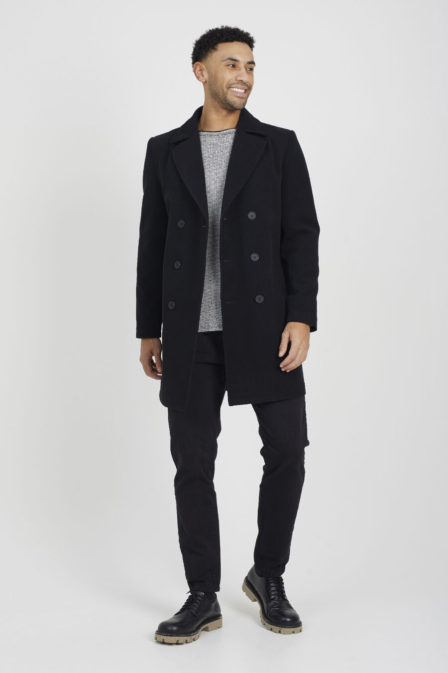 Abrigo con cierre de botones